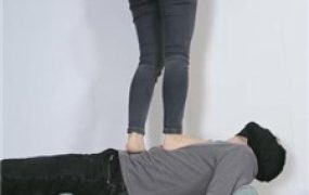 【稚主】裸足全体重踩人体桥梁/臭脚捂脸/脚插嘴