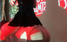 【宝爷】骑马爬行/黑丝高跟全体重踩/踢裆/掐乳