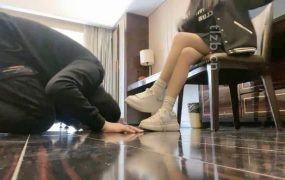 【zaizz】小白鞋肉丝踩/狠抽耳光/暴力跳踩转胯【完整版】