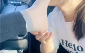 【高傲】情侣奴-车内舔脏鞋臭脚