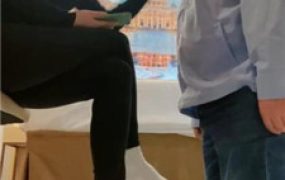 【七七】坐脸窒息/闻舔超臭白棉袜【完整版】