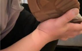 【美女祖宗】脚底崇拜者-运动鞋白棉袜