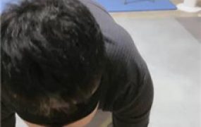 【若冰】仔细跪舔原味裸足脚趾