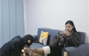 【尤尤子】跪舔超脏长靴/原味裸足