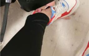 【上上upup】板鞋白船袜气味辱-插嘴【完整版】