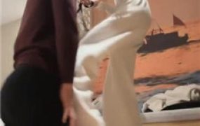 【凉子】骑马转胯/舔闻脏鞋臭脚/舔地板