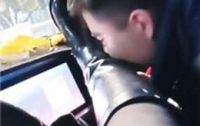 【乐爷】车内恋足狂舔