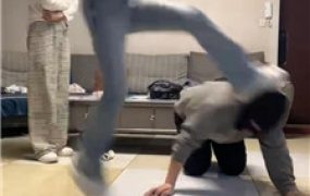 【精神小妹】3S学生主-暴力踢踹发泄专场