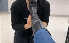 【辣姐】长靴踩踏/下跪伺候/清理泥巴鞋底