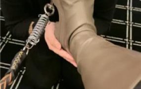 【戚戚情侣主】绿帽老公爆吸男主白袜/耳光/舔脚