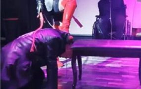 【乐爷】酒吧双主双狗玩SM主奴游戏