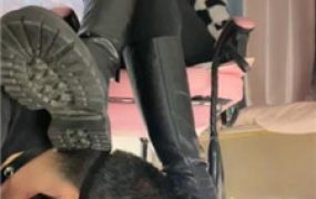 【槿一】长靴无意识碾压踩狗子