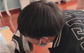 【朱砂痣】情人节-和我的脚底接吻-超臭白袜脚捂脸