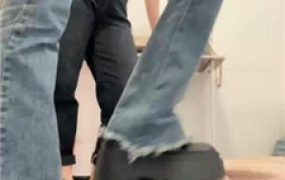 【草莓奶昔】双S牛仔胯下羞辱/连环耳光踩踏深喉【双视角版】