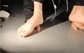 【樱樱】空姐S电影院羞辱玩虐脚下奴【三】