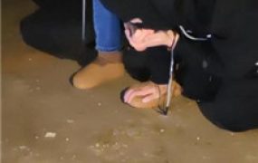 【樱樱】阳台-车内;让贱奴舔雪地靴白袜臭脚【上】