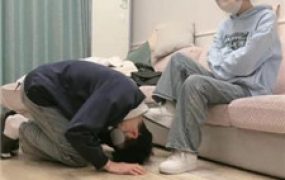 【嘀嘀哒嘀】小白鞋棉袜踩踏喂食/清理脏鞋底/伺候洗漱/骑马