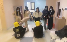 【精神小妹】5S真实欺凌虐双奴-群踩群踹/耳光