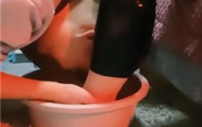 【乐爷】家奴伺候主人就寝