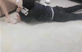 【文文文文】素人3S-运动鞋原味棉袜气味辱/踩踏虐打【四视角版】