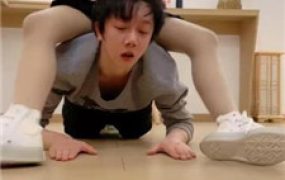 【海绵大大】骑马转胯/高帮帆布鞋踩踏/清理脏鞋/揪耳朵