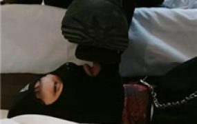 【玥野兔】近距离-长靴黑棉袜踩狗