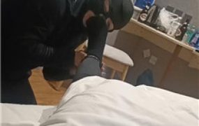 【鑫鑫夫妻】闻舔黑棉袜超臭裸足