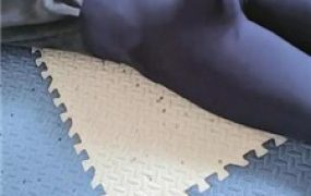 【豫安然】高跟黑丝踩/坐狗背/囚禁狗笼