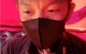 【潘妮女王】KTV-开发送酒服务生做狗