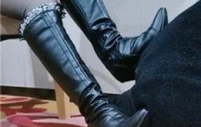 【三寸金脚】高跟长靴碾压踩/跪舔臭脚