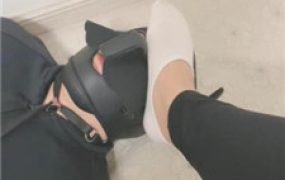 【上上】近距离-超臭原味白船袜气味辱