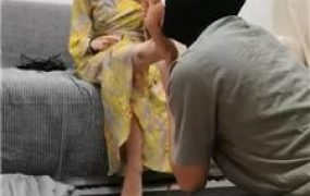 【安安】狗链拴狗/裸足恋足舔/全体重踩踏