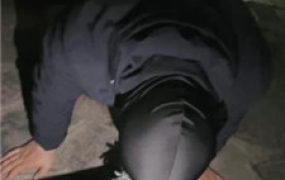 【娩娩大魔王】户外遛狗爬行-舔脏小白鞋