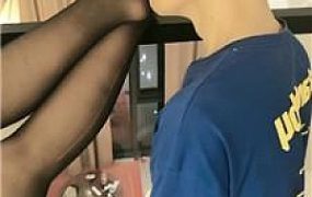 【楼ds】黑丝裸足美腿狂舔 bf42735