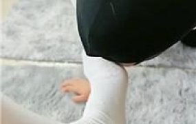 【桃桃樱】超臭白袜脚踩绿帽奴【双视角】 JS240715-4