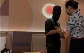 【广东瑶瑶】空姐虐头等舱乘客-厕M/丝足诱惑/脚踩喂食 JS240721-5