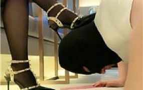 【姜果果】跪舔铆钉高跟黑丝/鞭打/滴蜡/喝袜子泡水 JS240719-9