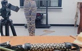 【瑞拉】吊绑囚禁猥琐继父 JS240731-30