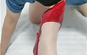 【晓美】跪舔脏高跟/揪耳朵/脚插嘴 JS240730-9