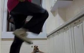 【精神小妹】捆绑双手-脏臭鞋全体重踩踏