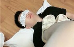 【桃樱樱】脏拖鞋白丝全体重踩踏 JS240726-12