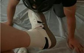 【林兮】清理脏脏鞋底/小白鞋白袜虐/品尝裸足 JS240808-45