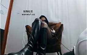 【九儿】沉浸式清理脏长靴/品尝黑丝jio bf43457