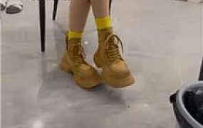 【狗哥】路边开发性感女神-短靴黄棉袜羞辱