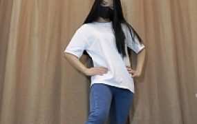 江门职院20岁学生T-shirt紧身牛仔裤网红爱马仕凉拖碾踩奴隶脖子 YC-240806-5