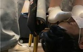 【魔鬼天使】桌底视角-白袜臭脚蹂躏踩 JS240830-16