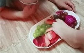 【黎大夫】双S-踩踏水果喂食 JS240829-17