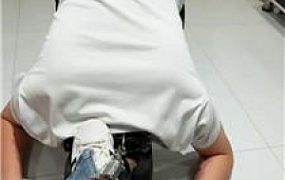 【雅妈】贝壳头踩虐/下跪做家务/骑马/头顶鞋