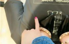 【佳佳】铆钉高跟踩虐地毯奴/坐脸窒息【完整版】 JS240825-1