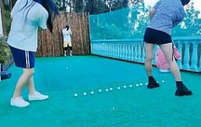 【圈养基地】拿狗子玩高尔夫